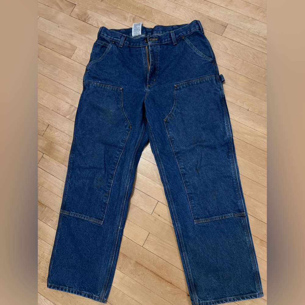 Men’s Carhartt denim double-knee carpenter jeans. Like new, excellent shape.